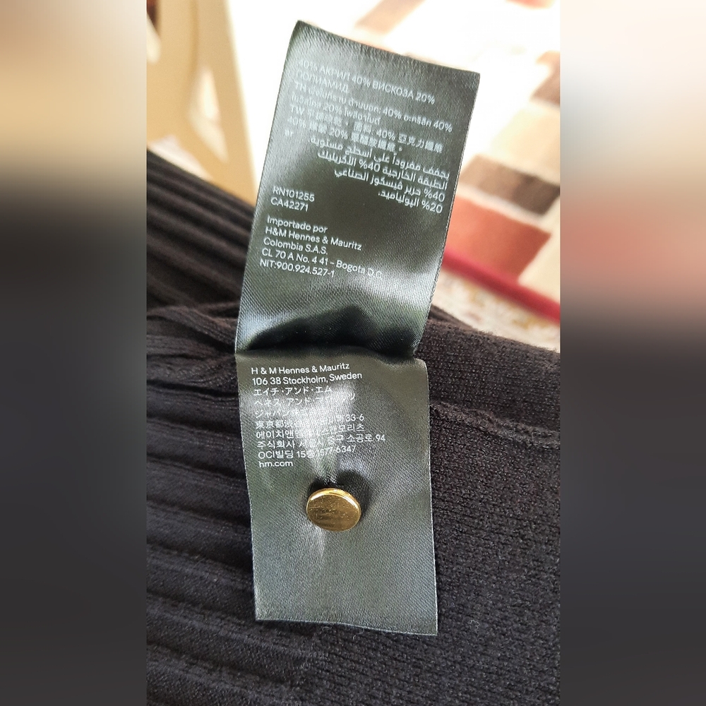 H&M Fine Knit Classic Ribbed Cardigan - Picture 4 of 8